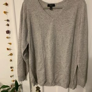 100% Cashmere v-neck sweater